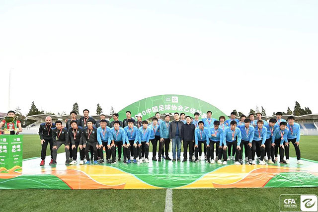 利拉德本赛季表现稳健 场均21.7分与出色三分命中率